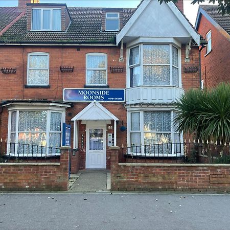 Moonside Lets Hotel Skegness Exterior photo